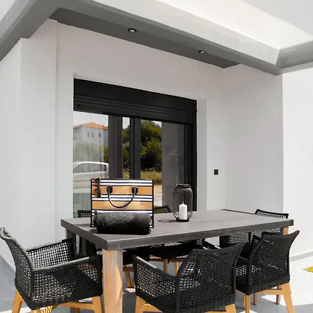 Irene アパート ポリフロノ