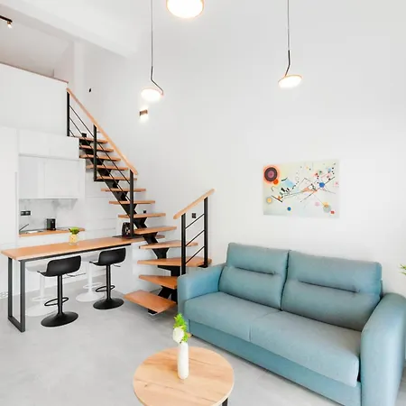 Irene アパート ポリフロノ